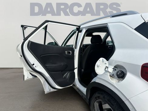 Used 2025 Hyundai Venue SEL FWD image 31