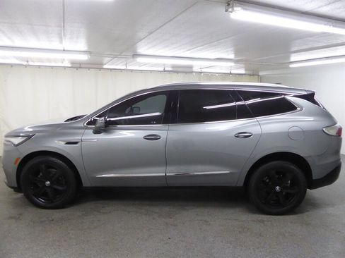 Used 2023 Buick Enclave Essence w/ Sport Touring Edition image 4