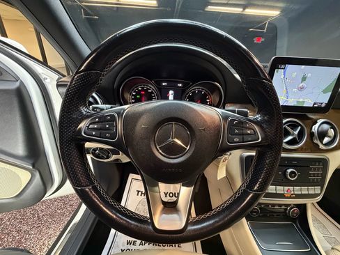 Used 2019 Mercedes-Benz GLA 250 4MATIC image 16