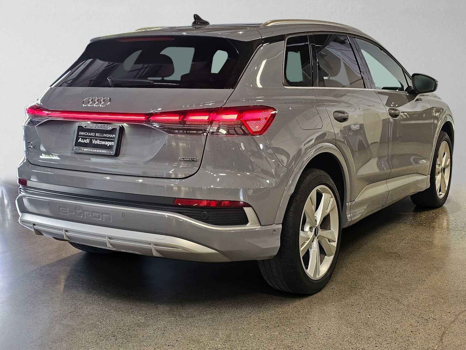 Used 2023 Audi Q4 e-tron Prestige w/ 20" Wheel Package AWD/4WD image 3