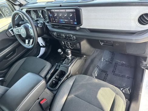 Used 2024 Jeep Wrangler Sahara image 37