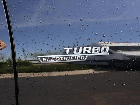 New 2025 Mercedes-Benz GLC 43 AMG 4MATIC image 10