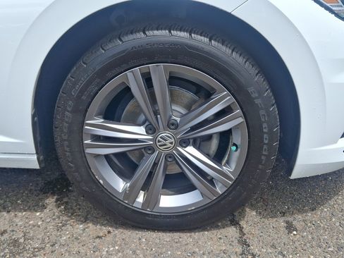 Used 2019 Volkswagen Jetta R-Line w/ R-Line Cold Weather Package FWD image 8