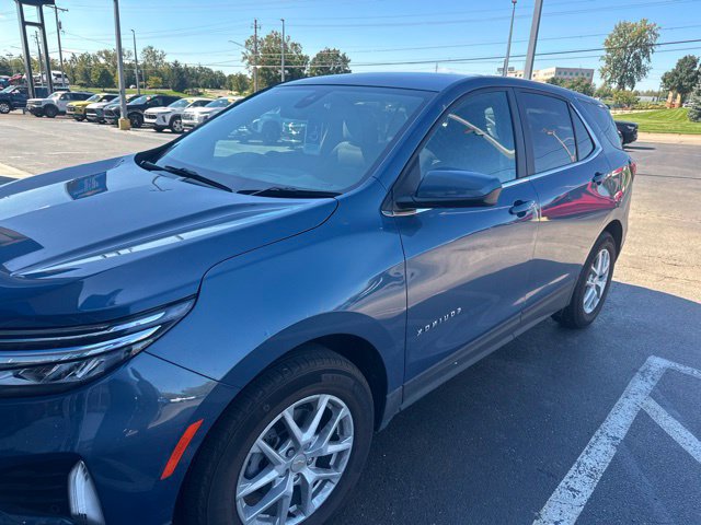 Used 2024 Chevrolet Equinox LT FWD image 2