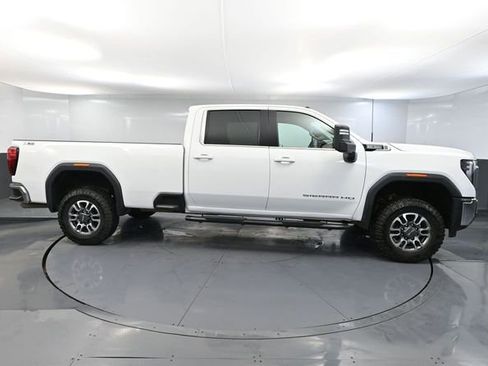Used 2024 GMC Sierra 3500 SLE w/ SLE Convenience Package image 4