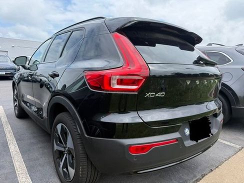 Used 2024 Volvo XC40 B5 Plus w/ Protection Package Premier AWD/4WD image 3