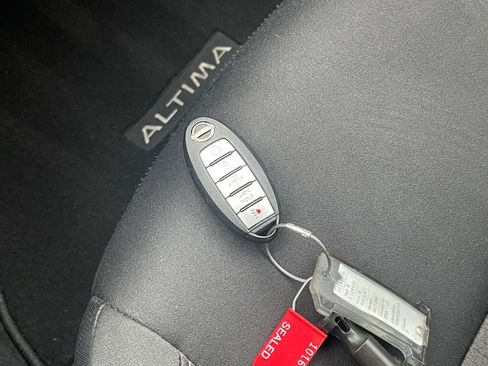 Used 2025 Nissan Altima 2.5 SV image 21