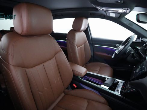 Used 2021 Audi e-tron Prestige w/ Prestige Package image 8