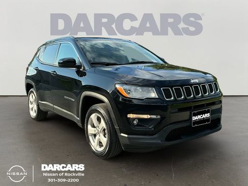 Used 2020 Jeep Compass Latitude w/ Cold Weather Group AWD/4WD image 1