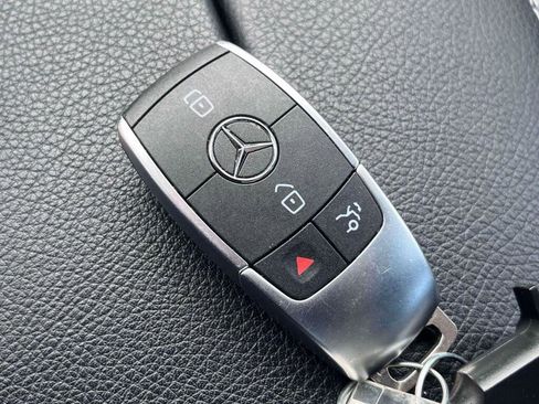 Used 2019 Mercedes-Benz C 300 4MATIC Sedan image 4