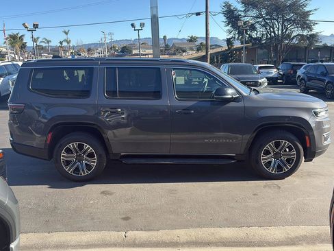 Used 2024 Jeep Wagoneer Series II image 2