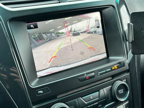 Used 2016 Ford Explorer XLT w/ Equipment Group 202A AWD/4WD image 22