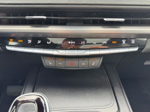 Used 2024 Cadillac XT4 Premium Luxury image 24