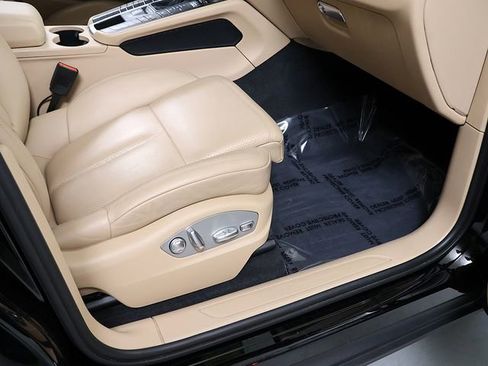 Used 2021 Porsche Macan image 35