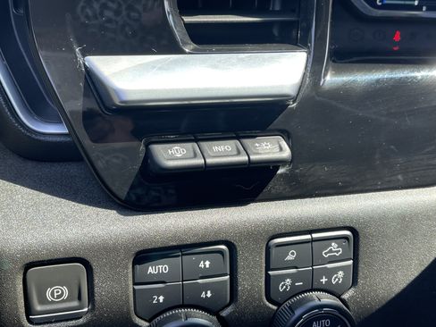 Used 2022 Chevrolet Silverado 1500 LTZ AWD/4WD image 22