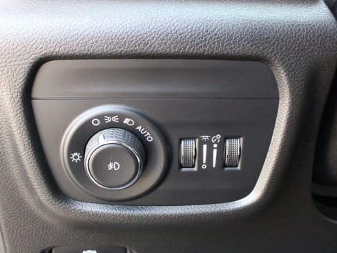 Used 2021 Jeep Grand Cherokee L Limited AWD/4WD image 32