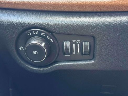 Used 2017 Chrysler Pacifica Limited FWD image 20