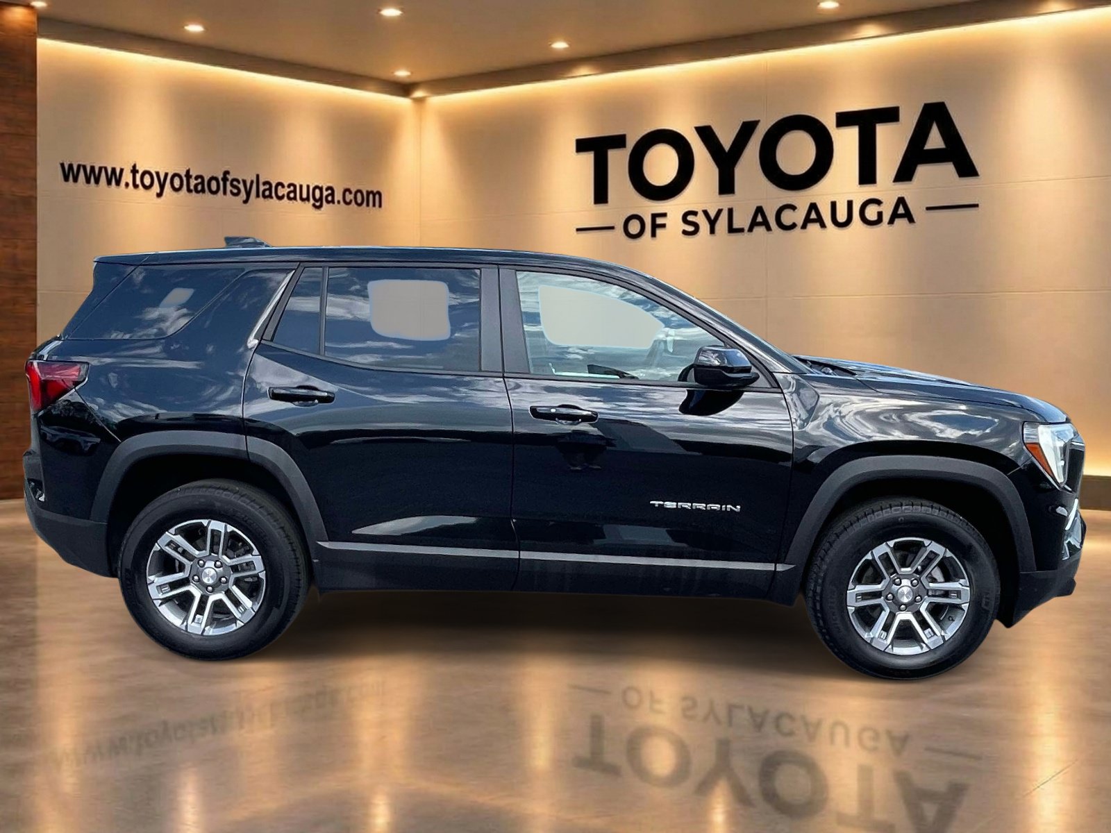 Used 2026 GMC Terrain Elevation FWD image 2