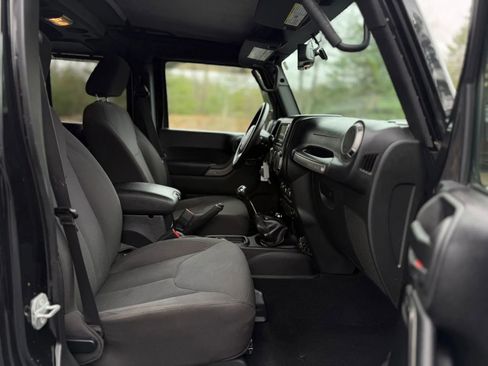 Used 2015 Jeep Wrangler Unlimited Sport w/ Quick Order Package 23S AWD/4WD image 19