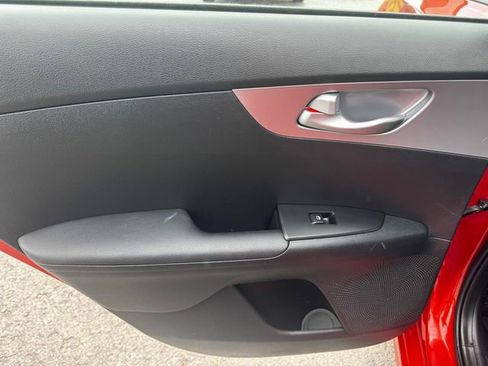 Used 2022 Kia Forte LXS FWD image 17