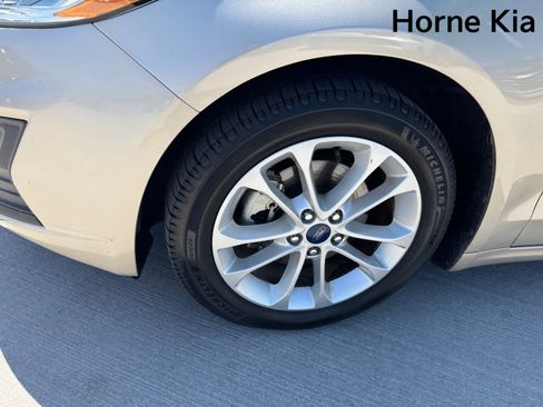 Used 2019 Ford Fusion SE FWD image 8