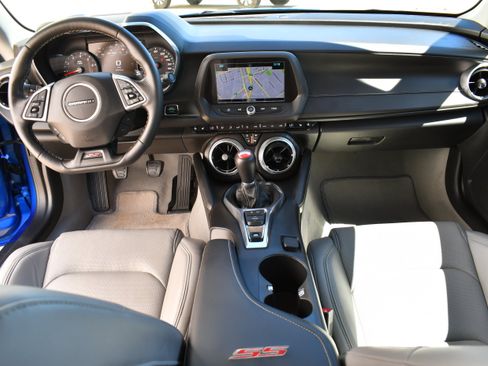 Used 2018 Chevrolet Camaro SS RWD image 14