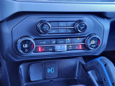 Used 2024 Ford Bronco Black Diamond image 10