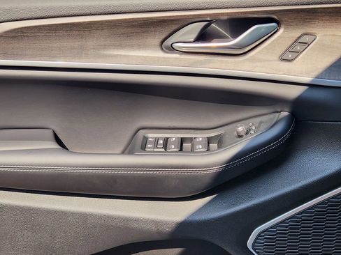 New 2026 Jeep Grand Cherokee L Limited RWD image 16