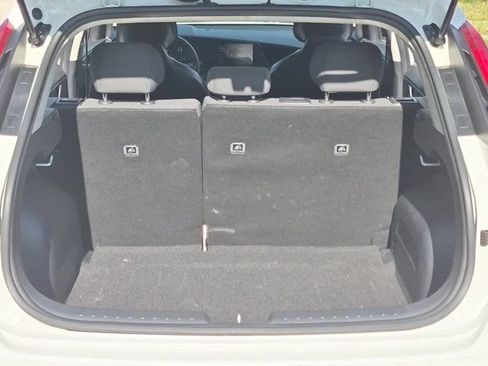 Used 2025 Kia Niro LX FWD image 28