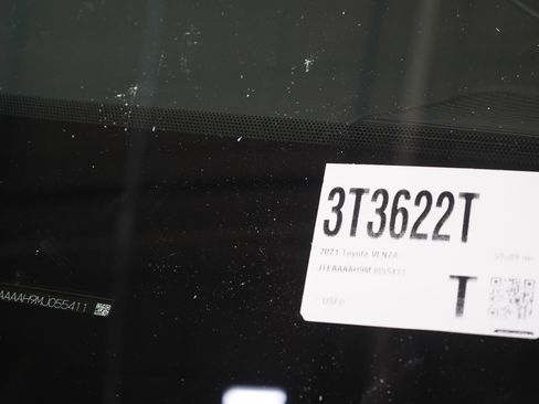 Used 2021 Toyota Venza LE image 28