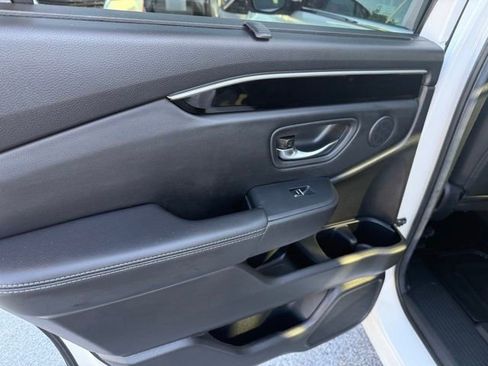 Used 2025 Honda Pilot EX-L image 29