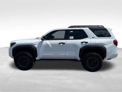 New 2026 Toyota 4Runner SR5 AWD/4WD image 2