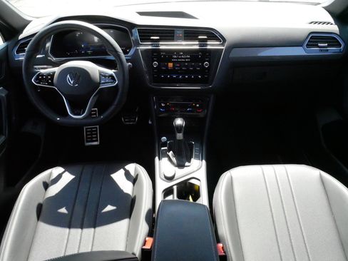 Certified 2024 Volkswagen Tiguan SE R-Line image 10