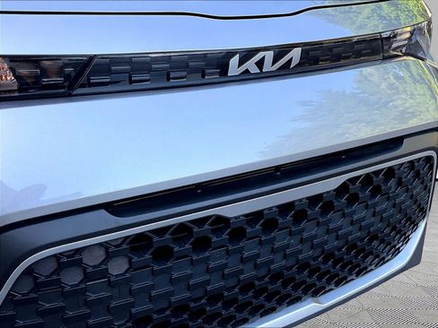 Certified 2025 Kia Soul LX w/ LX Technology Package FWD image 32