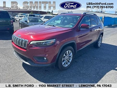 Used 2019 Jeep Cherokee Latitude Plus w/ Cold Weather Group AWD/4WD image 1