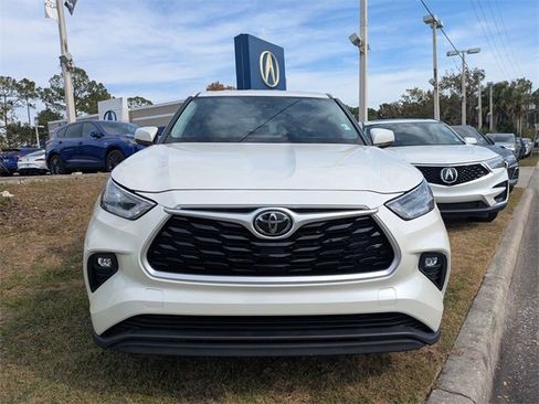 Used 2021 Toyota Highlander LE image 9