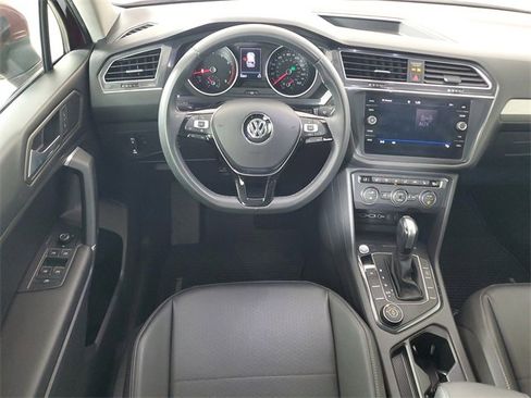 Used 2020 Volkswagen Tiguan SE w/ Panoramic Sunroof Package image 15