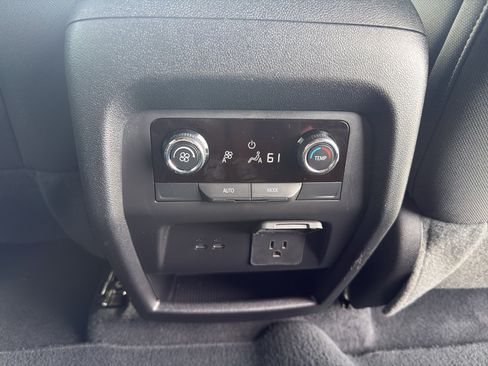 Used 2024 Chevrolet Traverse LT image 13