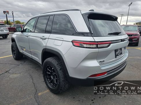 New 2026 Jeep Grand Cherokee Altitude AWD/4WD image 5