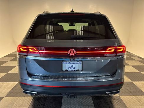 Certified 2024 Volkswagen Atlas SE w/ Panoramic Sunroof Package FWD image 4