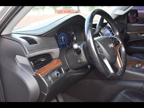Used 2018 Cadillac Escalade ESV 2WD image 14