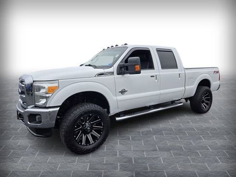 Used 2016 Ford F250 Lariat w/ Lariat Interior Package image 3