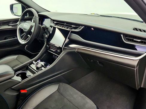 Used 2024 Jeep Grand Cherokee Trailhawk image 25