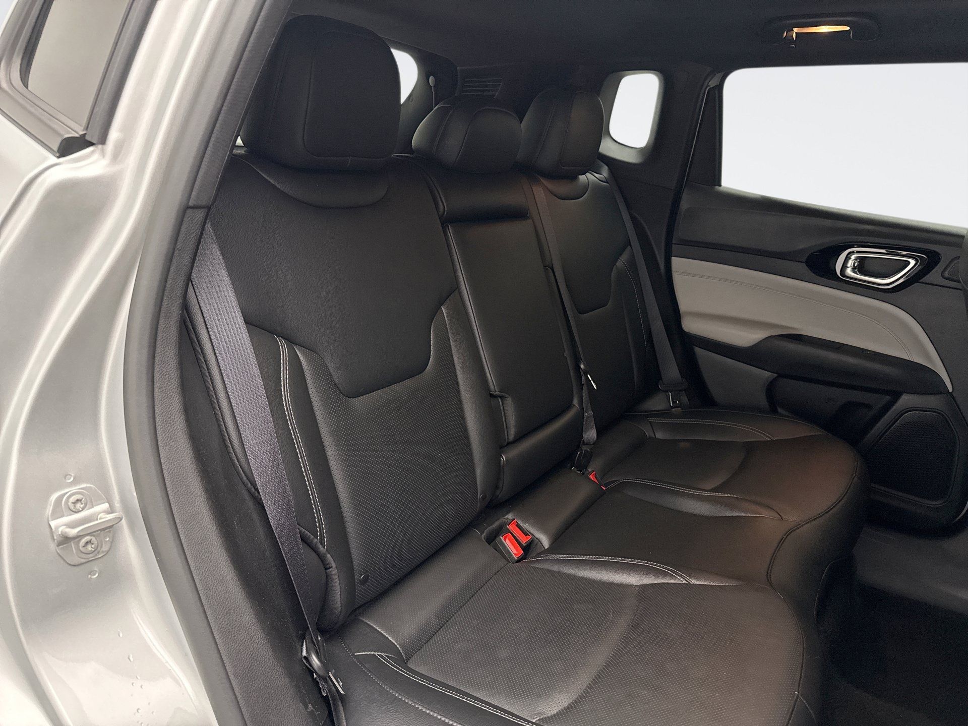 Used 2025 Jeep Compass Limited w/ Elite Group AWD/4WD image 18