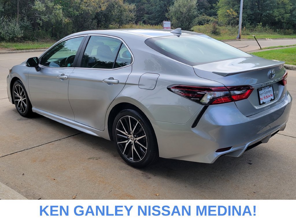 Used 2021 Toyota Camry SE AWD/4WD image 5