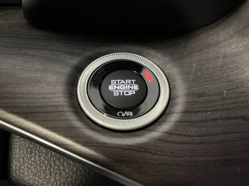 Used 2022 Jeep Grand Cherokee L Overland w/ Luxury Tech Group IV AWD/4WD image 25