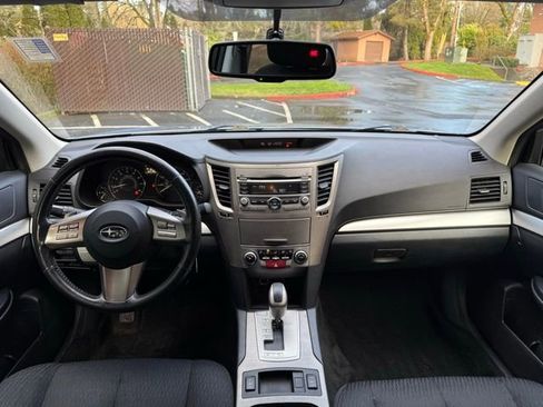 Used 2010 Subaru Outback 2.5i Premium image 16