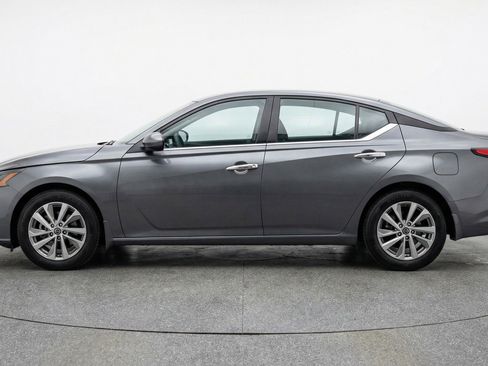 Used 2025 Nissan Altima 2.5 SV FWD image 5