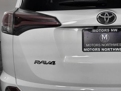 Used 2017 Toyota RAV4 XLE AWD/4WD image 22