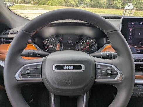 Used 2025 Jeep Compass Limited AWD/4WD image 24